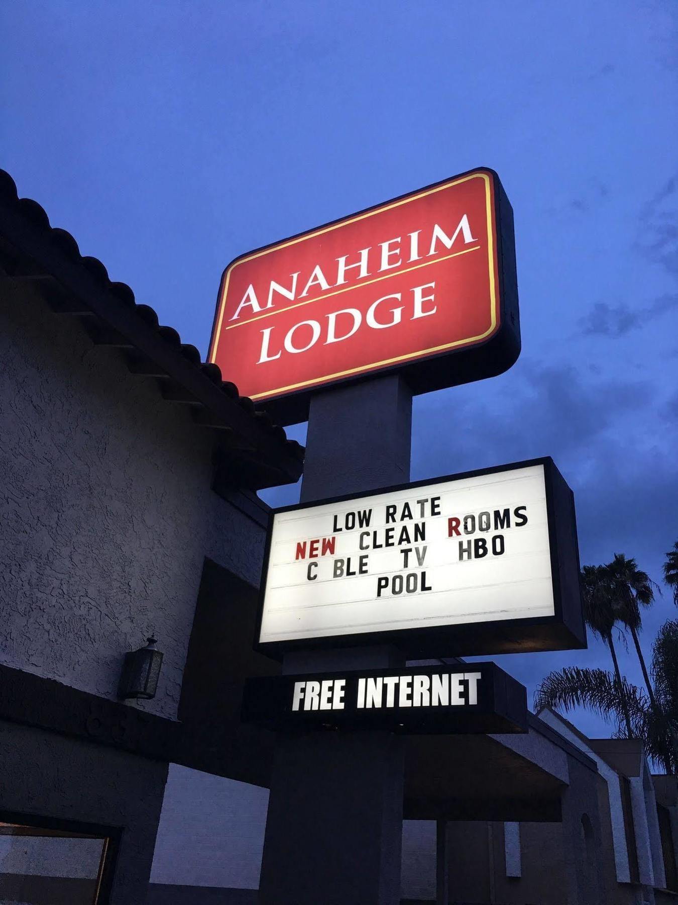 Anaheim Lodge Bagian luar foto
